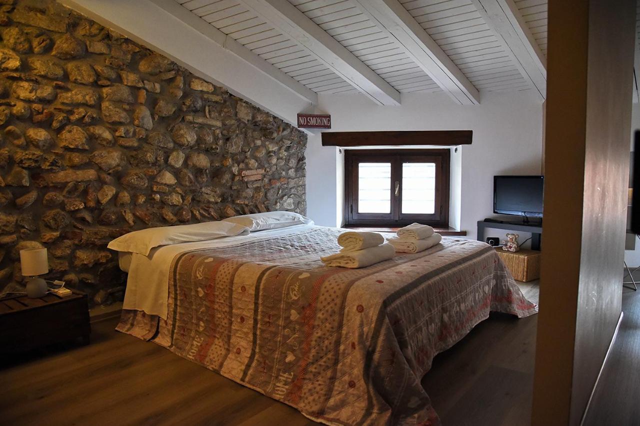 Prigioni House Bed & Breakfast Peschiera del Garda Bagian luar foto