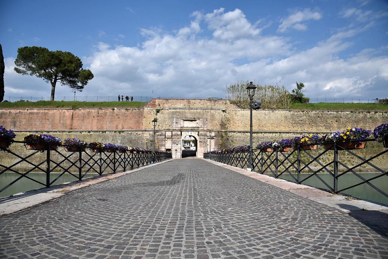 Prigioni House Bed & Breakfast Peschiera del Garda Bagian luar foto