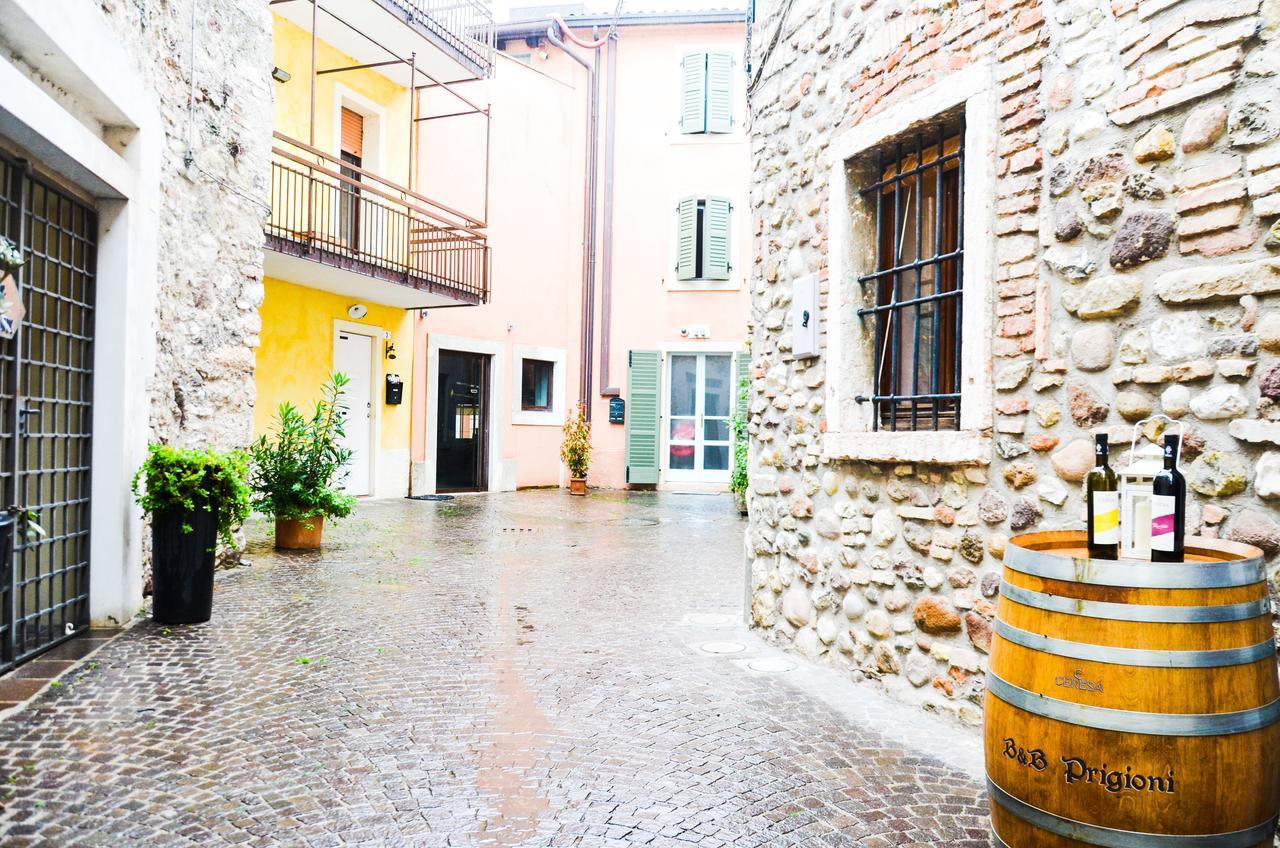 Prigioni House Bed & Breakfast Peschiera del Garda Bagian luar foto