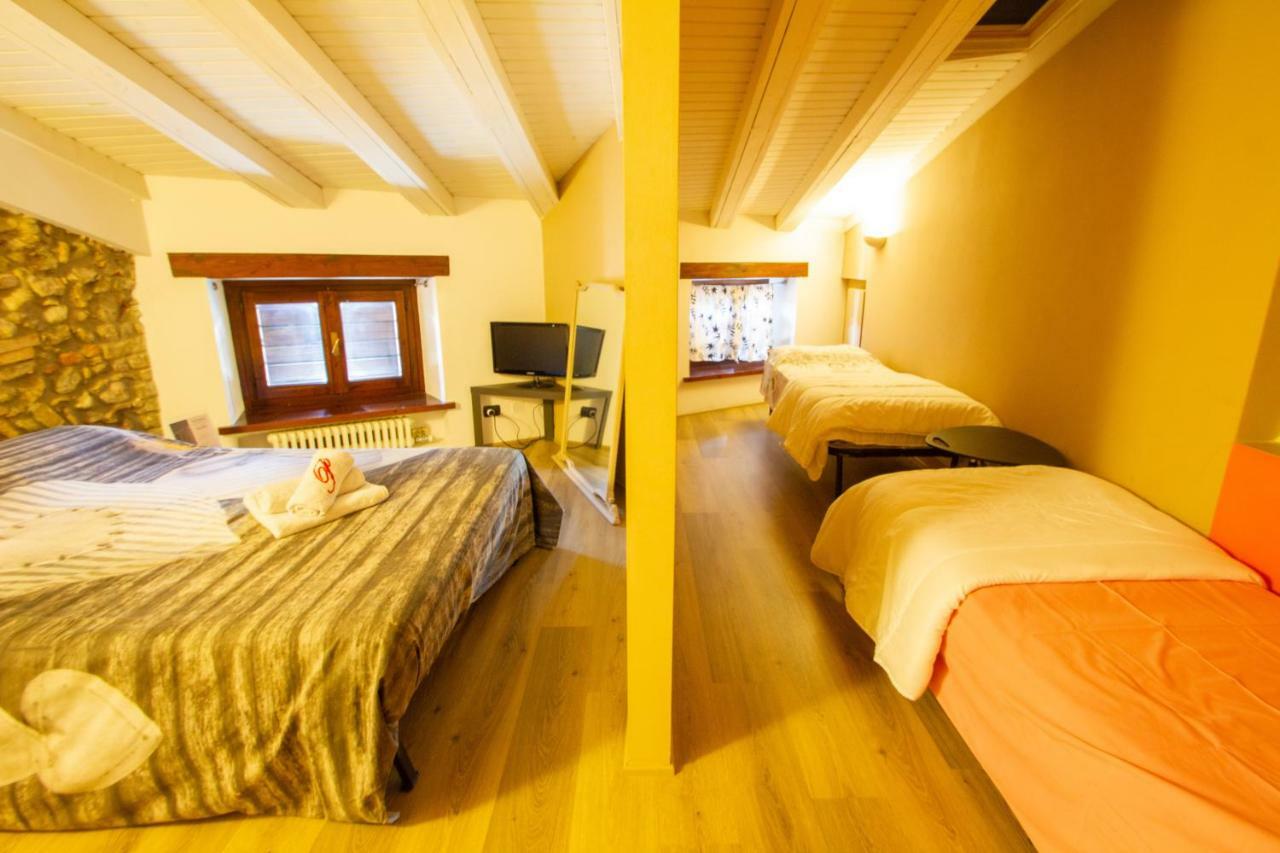 Prigioni House Bed & Breakfast Peschiera del Garda Bagian luar foto
